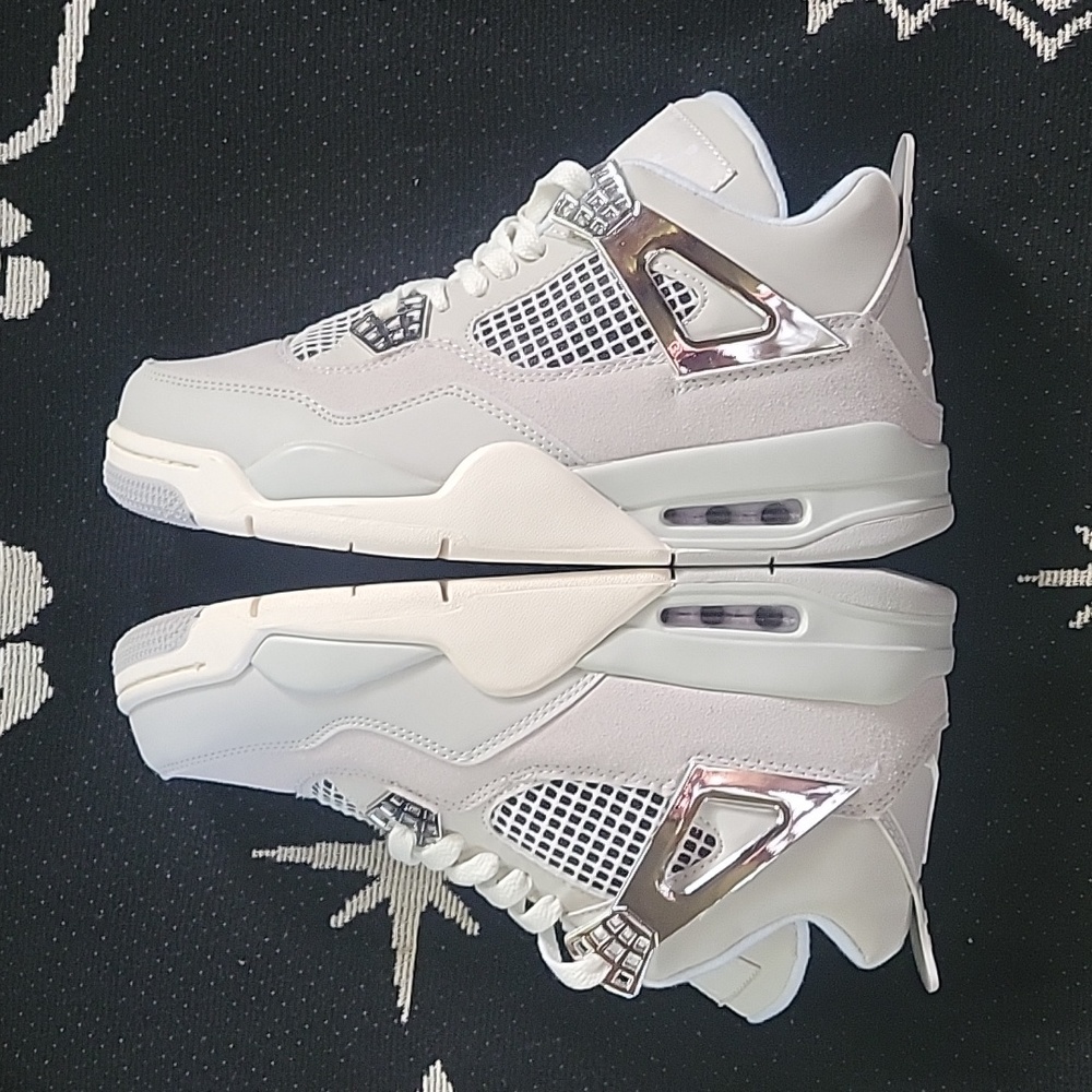 Jordan 4 retro frozen moments